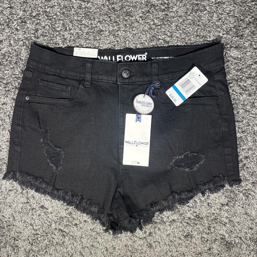 Wallflower Fearless Curvy High-Rise Black Short 9/29 Distressed‎ New